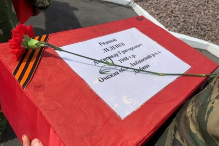 В районах Новгородской области прошли траурные церемонии захоронения погибших советских солдат
