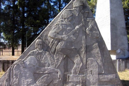  Воинский мемориал ленинградских ополченцев в д. Воронино Батецкого района благоустроят