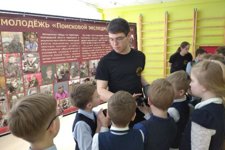 Поисковики встретились с учениками 3-й гимназии Великого Новгорода