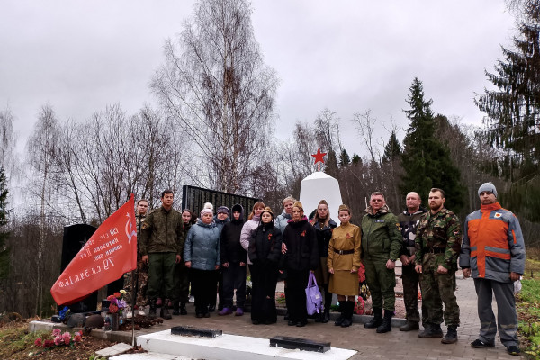 В деревне Верхнее Заозерье Любытинского района Новгородской области прошло захоронение трех бойцов, погибших в годы Великой Отечественной войны.