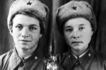 Поисковики отреставрировали памятный знак Героям Советского Союза