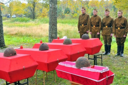 В Демянском районе с воинскими почестями захоронили погибших в годы Великой Отечественной войны солдат