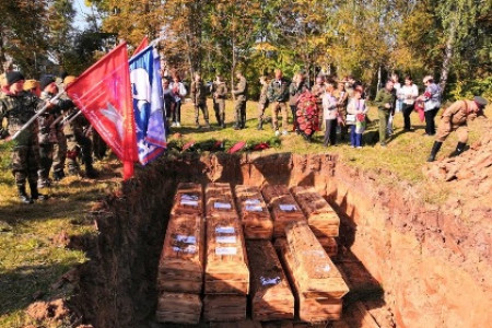 В Новгородской области захоронили останки 591 красноармейца, погибшего в годы войны
