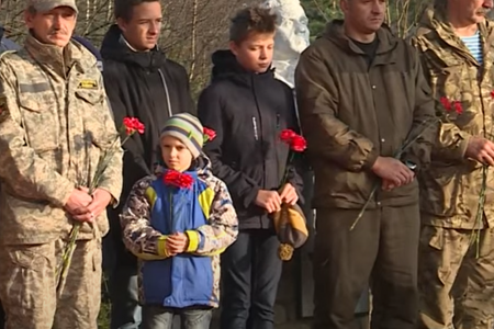 В Демянском районе захоронили 92 красноармейцев