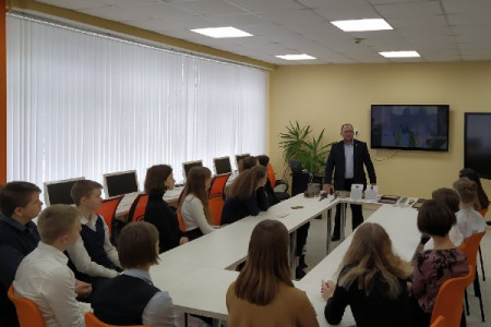 Поисковики «Долины» провели более 70 встреч с учениками образовательных учреждений Новгородской области