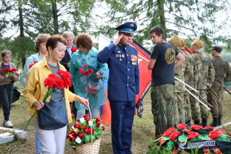 В Парфинском районе с отданием воинских почестей предан земле старший сержант Малаховский Григорий Яковлевич.